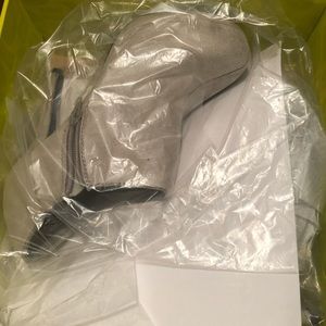 Light Gray Ankle Booite With Zipper